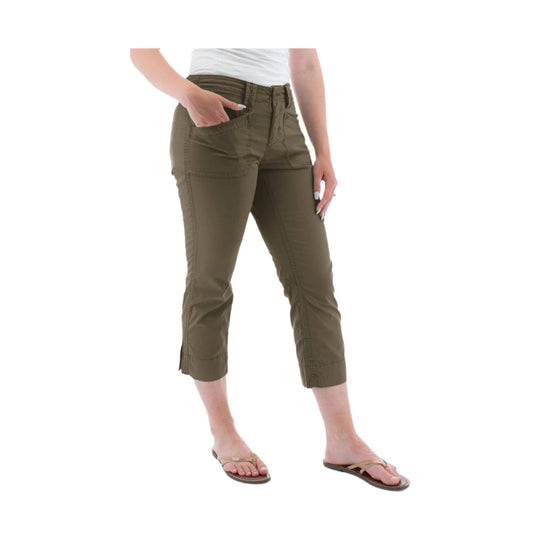 Olive cropped pants with front pockets and ankle-length hem, worn with tan thong sandals
