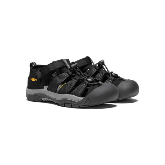 Black kids' closed-toe sport sandals with bungee laces, gray midsoles, and rubber toe caps