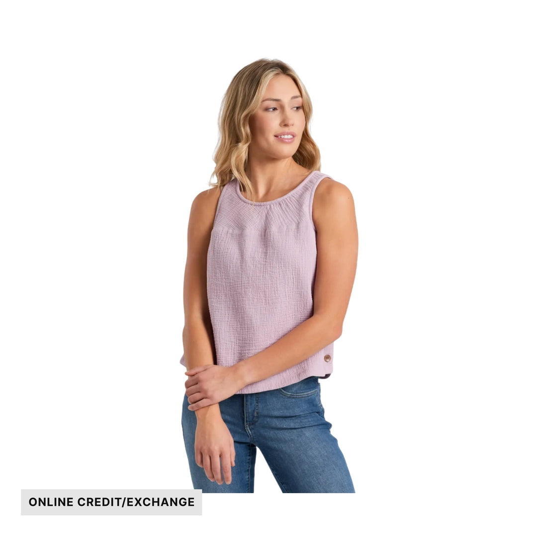 Lilac sleeveless textured tank top with blue jeans