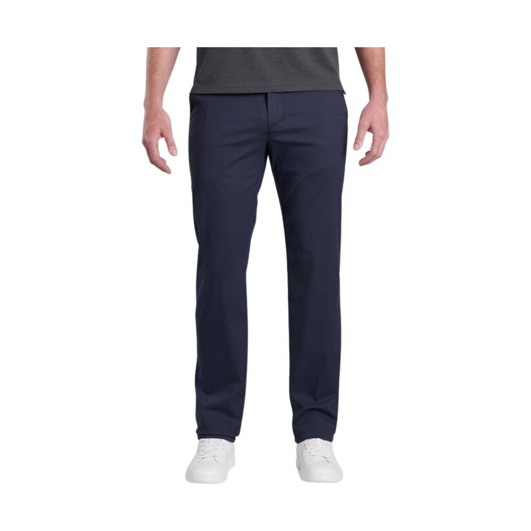 Navy men’s chino pants with straight legs and white sneakers